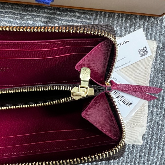 LOUIS VUITTON MONOGRAM CLEMENCE WALLET ZIP AROUND LONG FUCHSIA - Picture 6 of 13